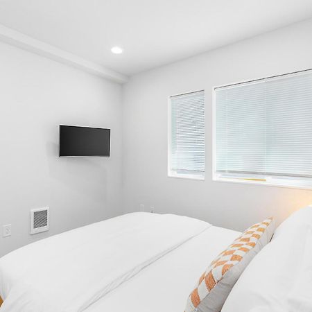 The Sweetest Suite - 91 Walkscore! シアトル エクステリア 写真
